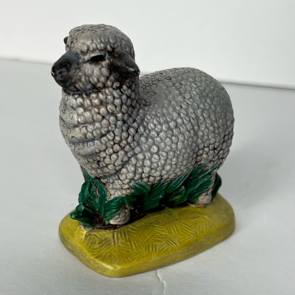 Vintage Hand Painted Byron Molds 1973 Ceramic Sheep In The Pasture Figurine